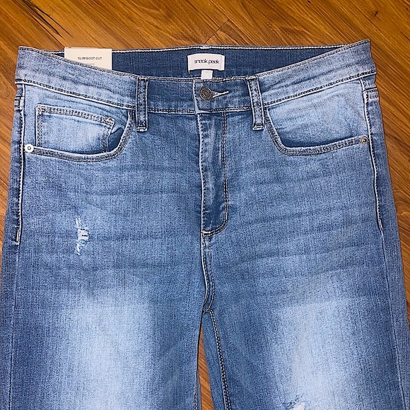 ☃️BOGO50%☃️ 🆕🩵SNEAK PEEK: Bootcut w/Distress & Hem Accent 11/30 - Picture 6 of 8